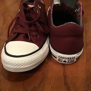 Burgundy converse Sneakers